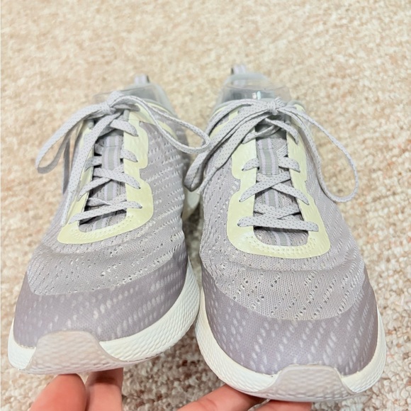 Dansko Sky Mesh Sneakers Grey Lilac color Women's Size 11 US/EU 42 - Picture 3 of 9